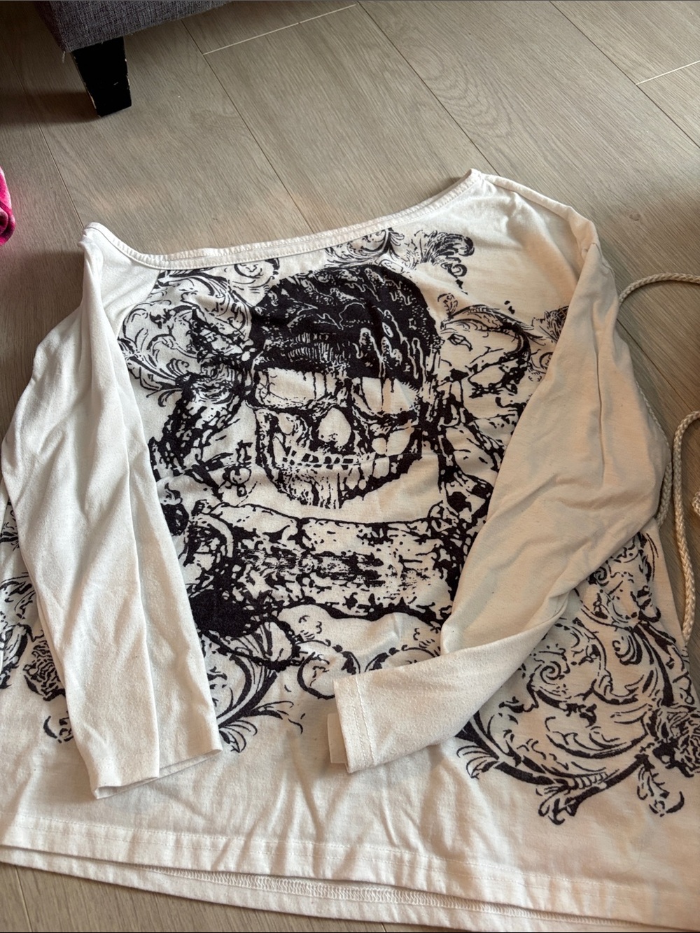 Long-Sleeve Graphic Skull Top - White/Black